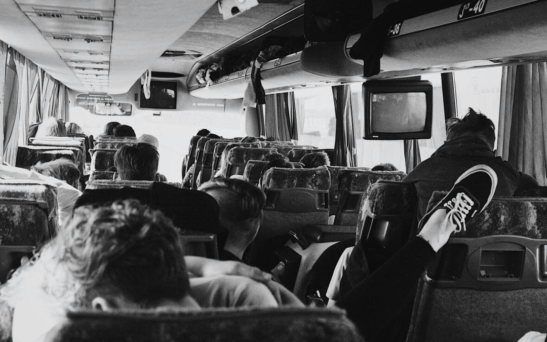 Comfortabel reizen en feestelijk genieten met touringcar huren en partybussen